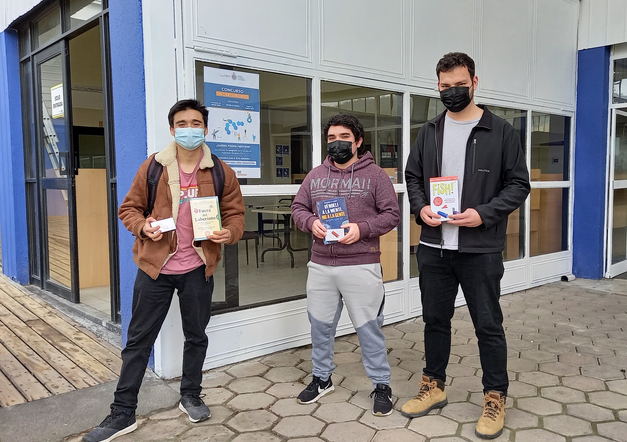 3 alumnos chico
